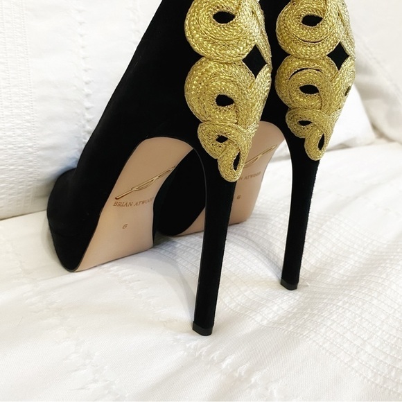 NWOT BRIAN ATWOOD DESIGNER B-RAJA BLACK GOLD EMBROIDERED SUEDE PEEP TOE HEELS - Picture 9 of 10